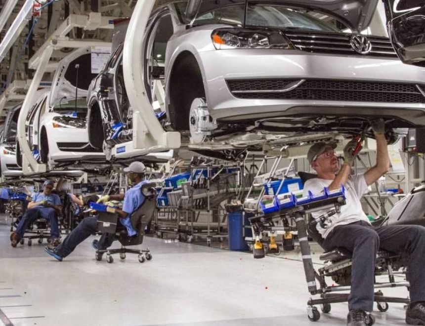 رئيس الوزراء يتابع الإجراءات التنفيذية لتوطين صناعة السيارات الكهربائية