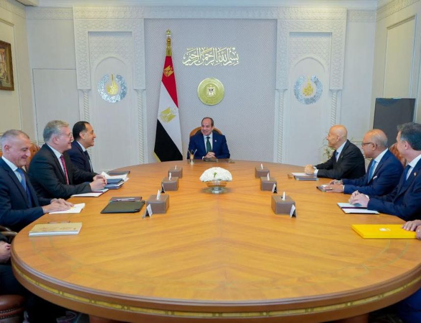 الرئيس السيسي يلتقي الرئيس التنفيذي لشركة إيني الإيطالية 