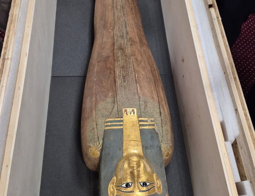 مصر تستعيد قطعتين أثريتين من بلجيكا في إطار جهودها المستمرة لحماية الآثار ومكافحة الإتجار غير المشروع بالممتلكات الثقافية