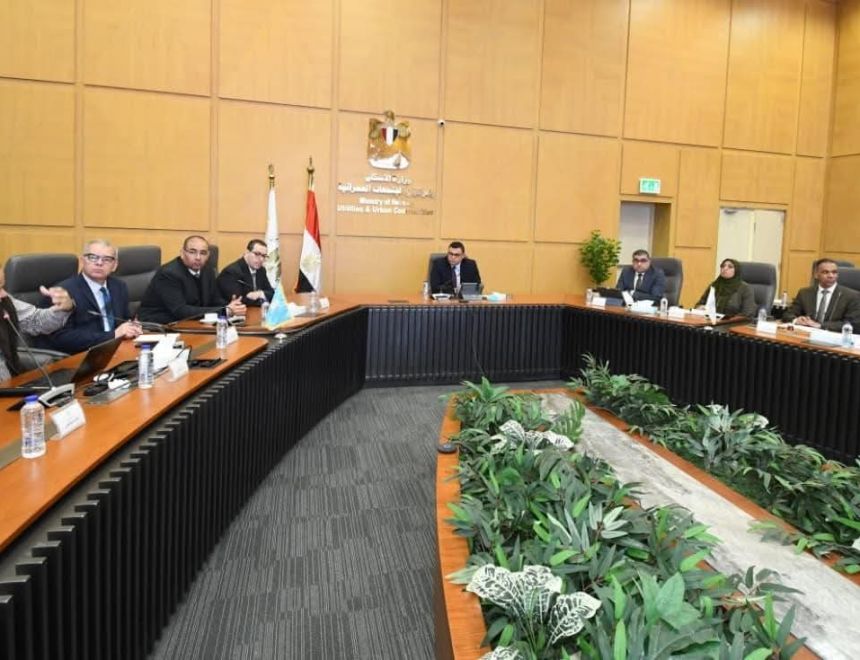 وزير الإسكان يعقد اجتماعًا مع مسئولي شركة "سيتي إيدج" لاستعراض خططها التسويقية لبعض مشروعات "هيئة المجتمعات العمرانية الجديدة"
