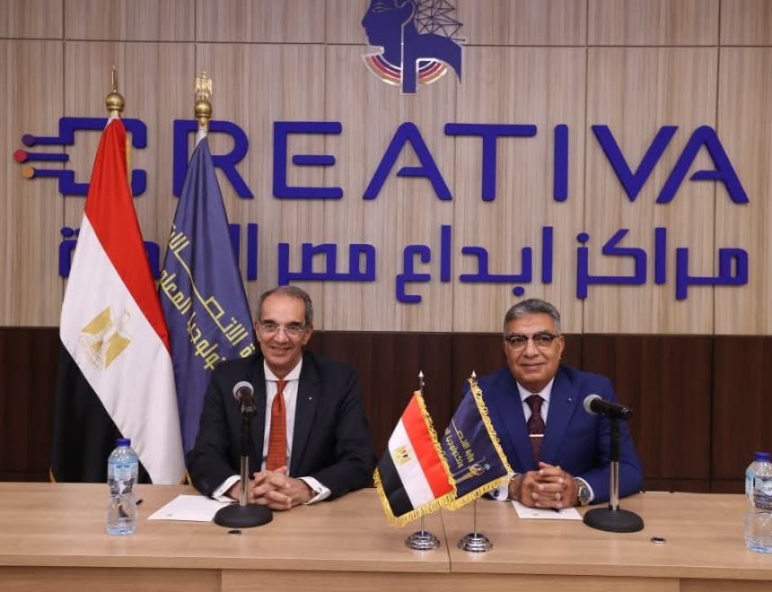 وزير الاتصالات يؤكد حرص الوزارة على تمكين الشباب من المنافسة في سوق العمل الحر العالمي
