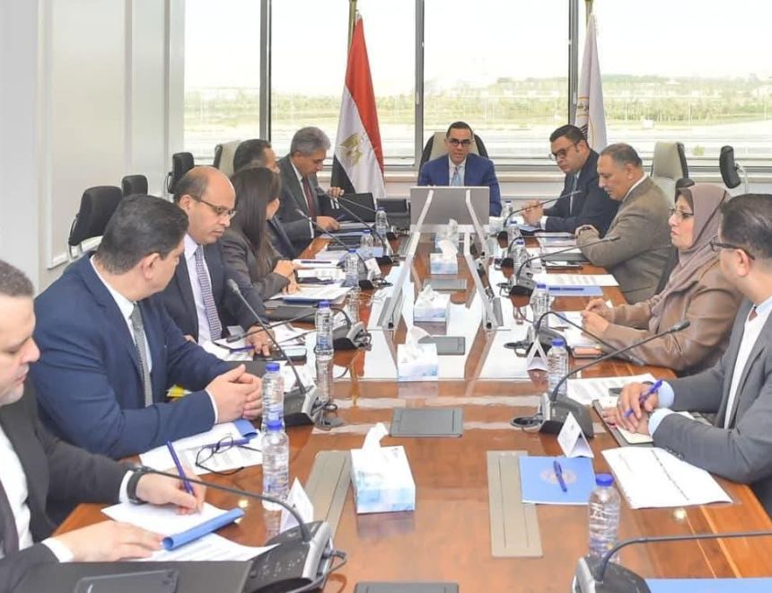 وزراء الاستثمار&nbsp;والسياحة والإسكان يناقشون آليات تعزيز الاستثمار في قطاع السياحة