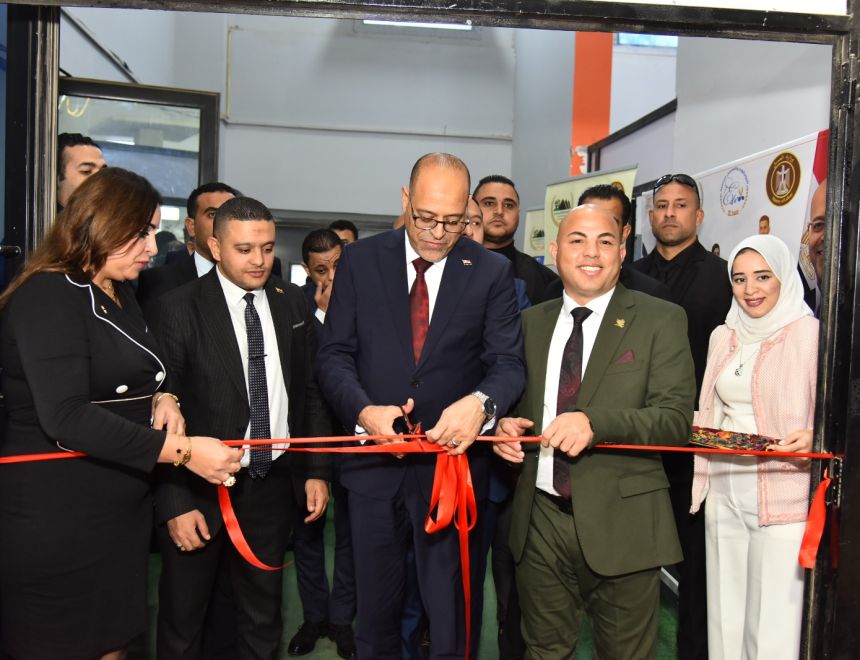 وزير العمل ومحافظ الجيزة يفتتحان مصنع &laquo;إي-تكس&raquo; و بروتوكول مع مجمع عمال مصر لتفعيل قانون العمل الجديد