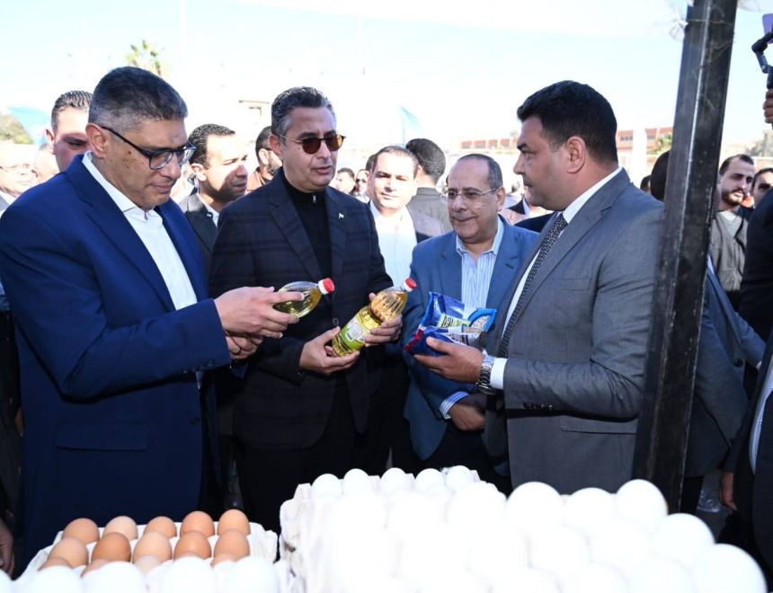 وزير التموين ومحافظ الجيزة يفتتحان سوق اليوم الواحد بمنطقة حدائق الأهرام