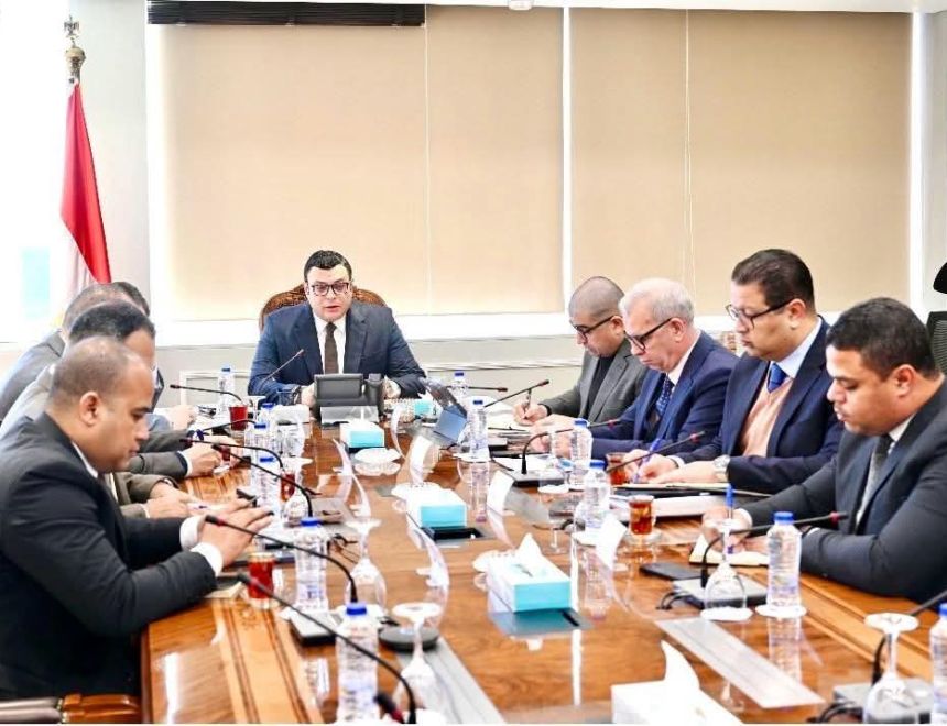 وزير الإسكان يتابع الأعمال الجارية بالمنطقة المخصصة كبديل لمنطقتي سملا وعلم الروم وموقف التعويضات