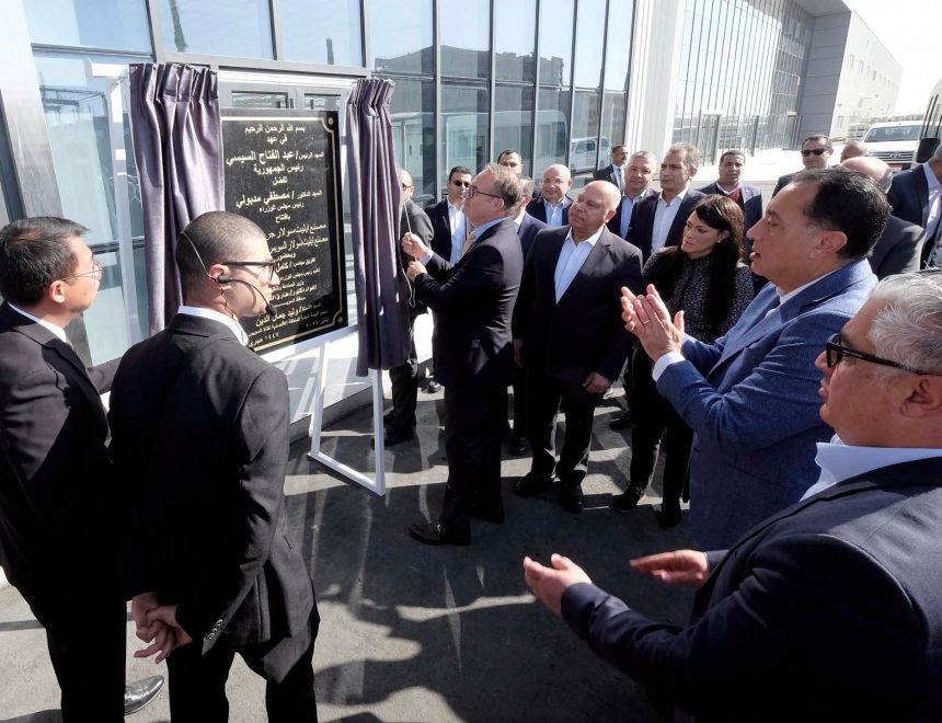 رئيس الوزراء يفتتح مجمع مصانع "إيليت سولار" لتكنولوجيا الطاقة الشمسية بالمنطقة الصناعية بالسخنة باستثمارات تبلغ 116 مليون دولار