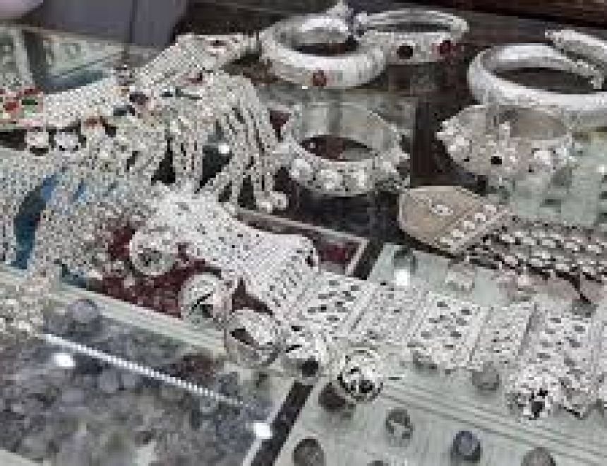 الفضة تقفز 19.3% محليًا وتسجل أعلى مستوى في تاريخها عالميًا