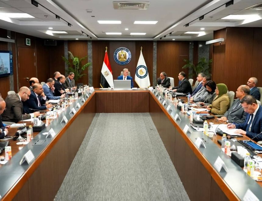 خلال الجمعية العامة لشركة البتروكيماويات المصرية.. قطاع البترول يكثف الجهود لتوطين صناعة منتج PVC المستخدم في الوثائق المؤمنة