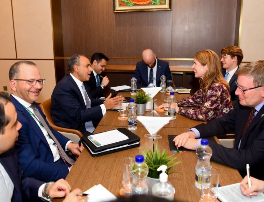 وزير الخارجية يلتقي وزيرة الدولة البريطانية للتنمية الدولية والشئون الأفريقية لبحث تعزيز التعاون في أفريقيا ودعم الاستقرار والتنمية