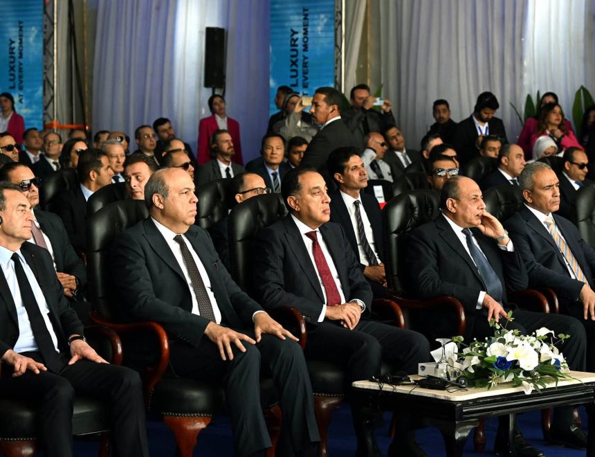 رئيس الوزراء يشهد فعاليات الاحتفال بانضمام أول طائرة من طراز Airbus A350-900&nbsp; إلى أسطول الناقل الوطني