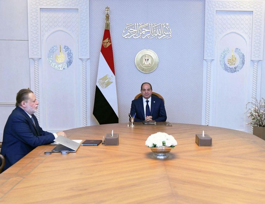 الرئيس السيسي يعقد اجتماعا مع محافظ البنك المركزي المصري 