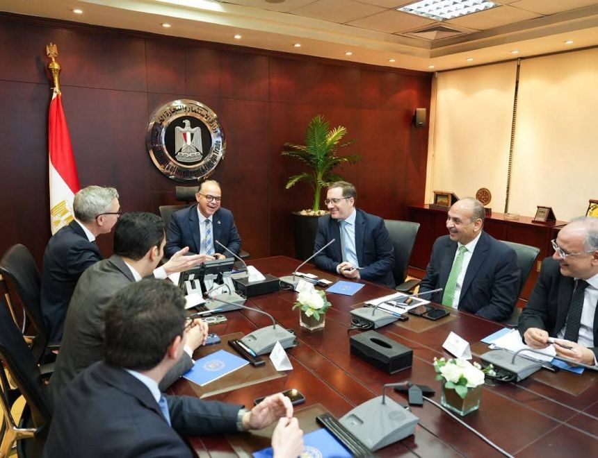 وزير الاستثمار والتجارة الخارجية يلتقي الرئيس التنفيذي لشركة "سكاتك" النرويجية لبحث تعزيز التعاون في مجال الطاقة المتجددة