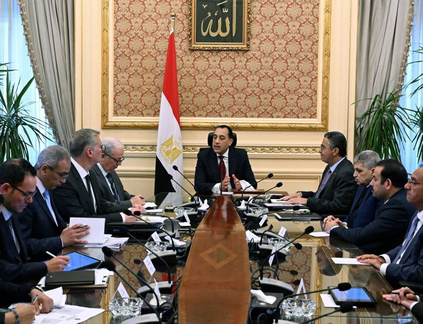 رئيس الوزراء يعقد اجتماعاً لمتابعة موقف توافر مختلف السلع الاستراتيجية