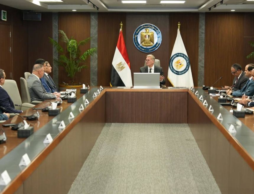 وزير البترول والثروة المعدنية: تسريع تطبيق تقنيات الحفر الأفقي والتكسير الهيدروليكي لزيادة الإنتاج البترولي