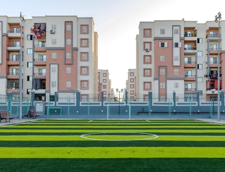 وزيرة الإسكان تتابع موقف المشروعات الخدمية والسكنية وترفيق الأراضي المضافة بمدينة العبور الجديدة