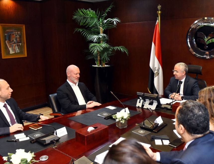 الهيئة العامة للاستثمار والمناطق الحرة وبنك HSBC يبحثان خطط الترويج الخارجي للاستثمار في مصر
