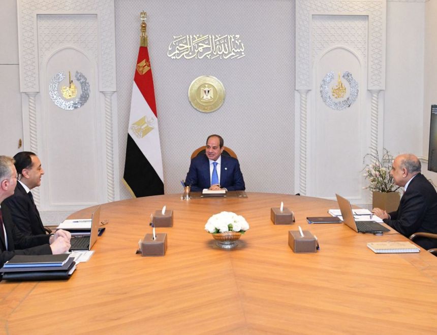 الرئيس السيسي يجتمع برئيس الوزراء ووزيري البترول والكهرباء 