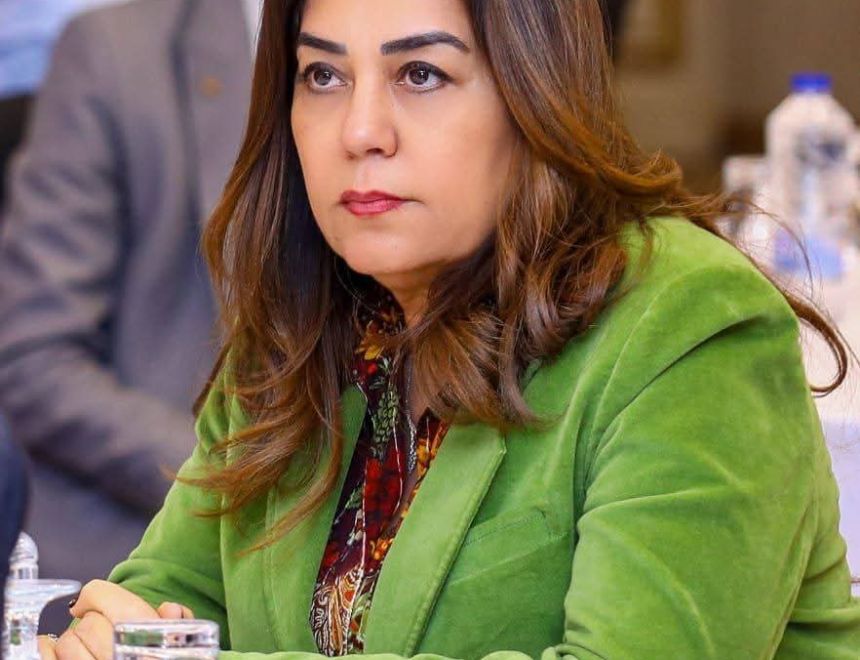 وزيرة التنمية المحلية والبيئة تتابع جهود مركز الشبكة الوطنية للطوارئ في التعامل مع مخلفات وإشغالات بمنطقة اللبيني بالجيزة