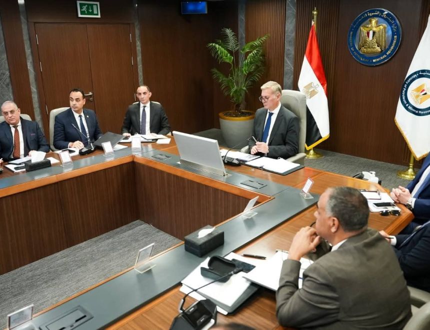 وزير البترول والثروة المعدنية يشيد بشركة إيلاب لقدرتها على تلبية الطلب المحلي وتصدير منتجاتها عالميًا