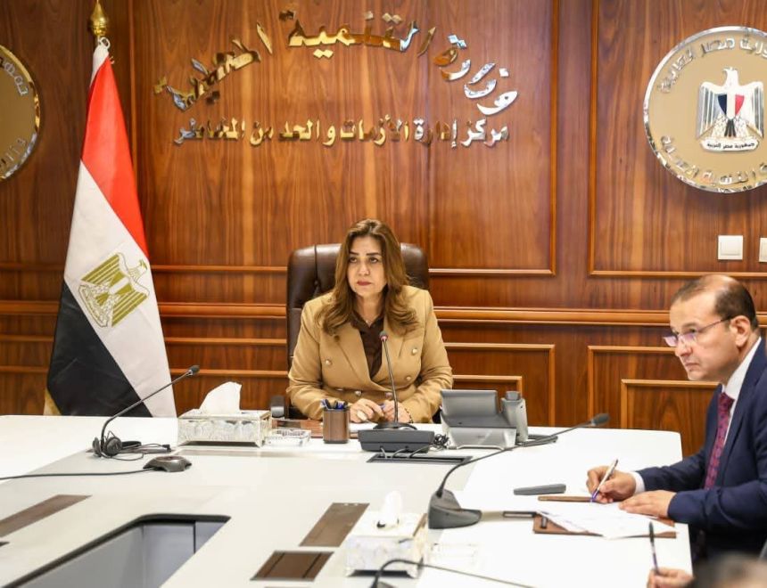 وزيرة التنمية المحلية والبيئة تتابع مع المحافظات الإجراءات الخاصة بتحديد أسعار تعريفة الركوب الجديدة لسيارات الأجرة عقب تحريك أسعار المواد البترولية