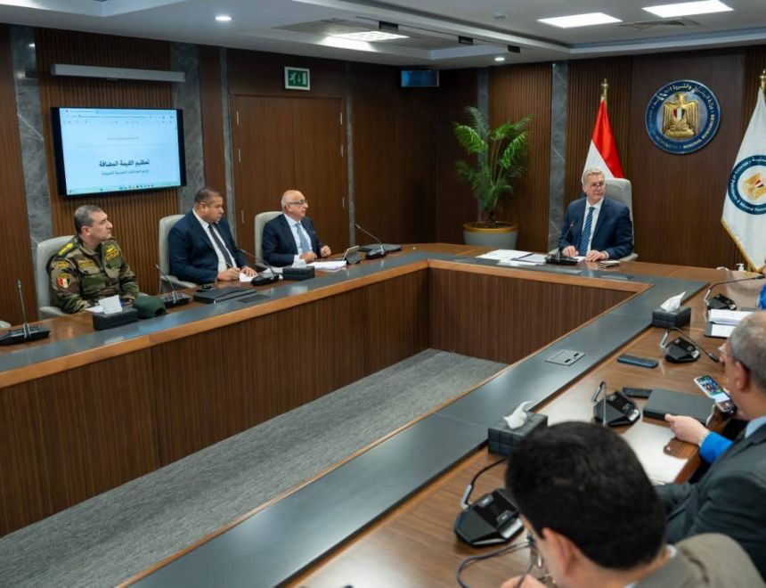 عقب موافقة مجلس الوزراء.. وزير البترول والثروة المعدنية يبحث تنفيذ المسح الجوي الشامل للمعادن في مصر