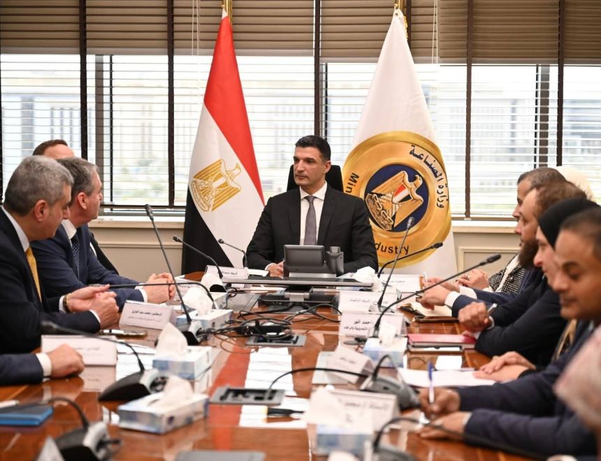 وزير الصناعة يبحث مع شركة دراسكيم للكيماويات المتخصصة مشروع إنشاء أول مصنع لإنتاج سيانيد الصوديوم 