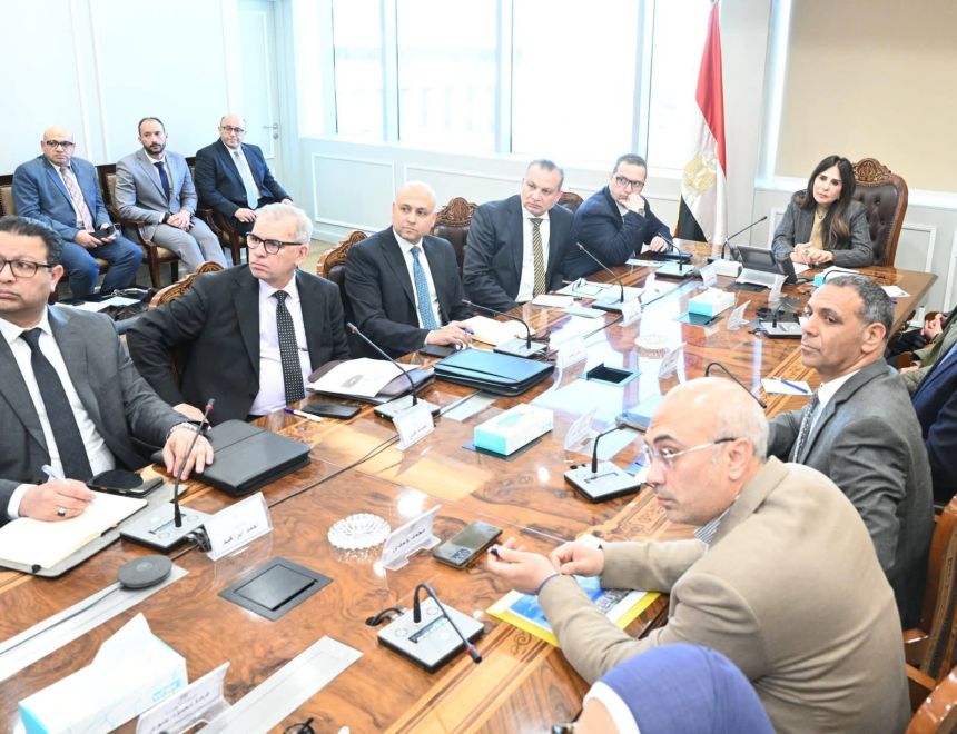 وزيرة الإسكان تتابع الموقف التنفيذي وتسليم الوحدات بالأبراج الشاطئية وكومباند "مزارين" بمدينة العلمين الجديدة