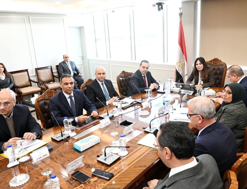 وزيرة الإسكان تتابع موقف تنفيذ مشروعات تطوير "مثلث ماسبيرو" و"سور مجرى العيون"