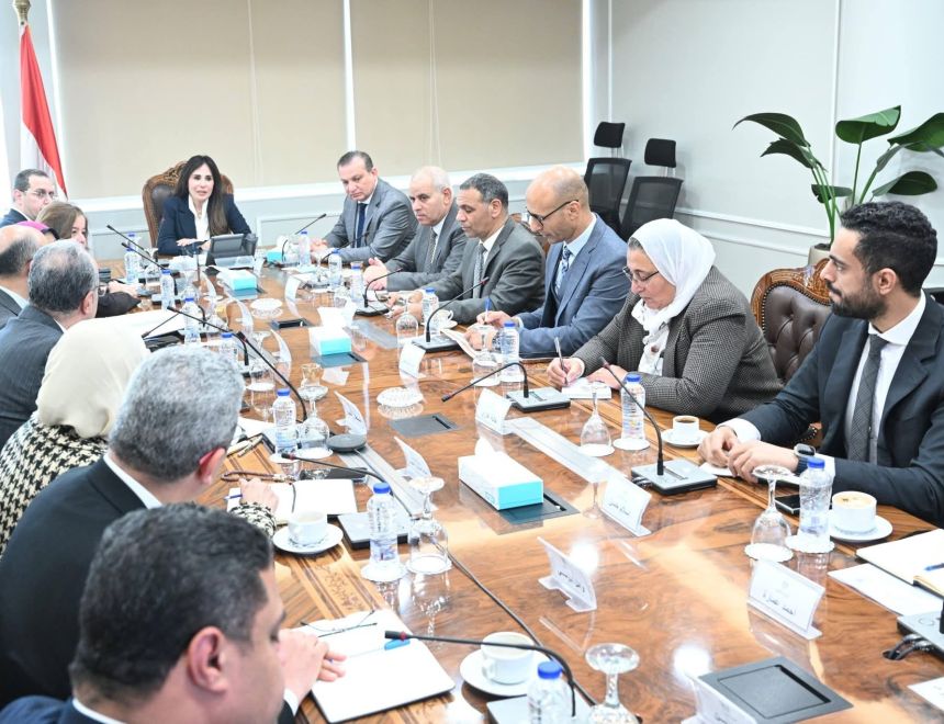 وزيرة الإسكان تبحث إجراءات وآليات طرح وحدات سكنية بنظام الإيجار