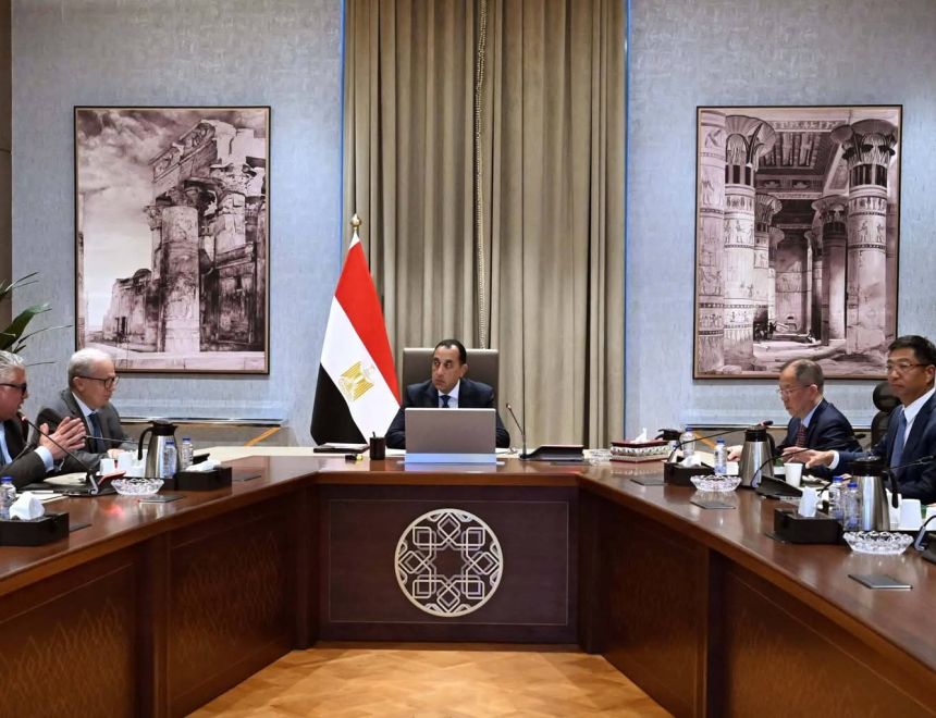 رئيس الوزراء يلتقي رئيس مجلس إدارة شركة "خينان تشهنجفو" الصينية لاستعراض خطة إقامة مصنع ضخم لإنتاج الألومنيوم باستثمارات 2 مليار دولار