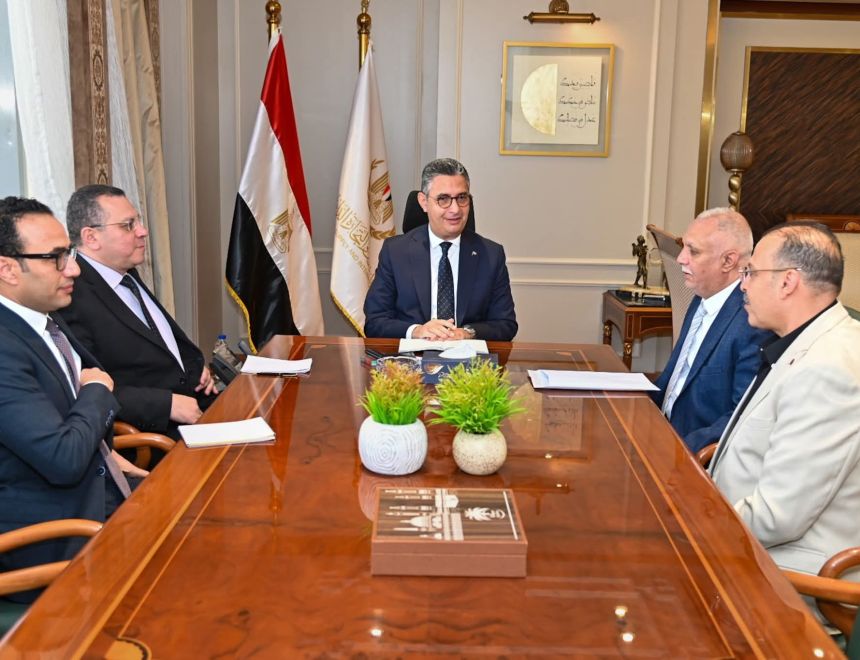 وزير التموين والتجارة الداخلية يعقد اجتماعًا موسعًا مع ممثلي البدالين التموينيين وشعبة المواد الغذائية لبحث التحديات وتعزيز كفاءة منظومة التوزيع