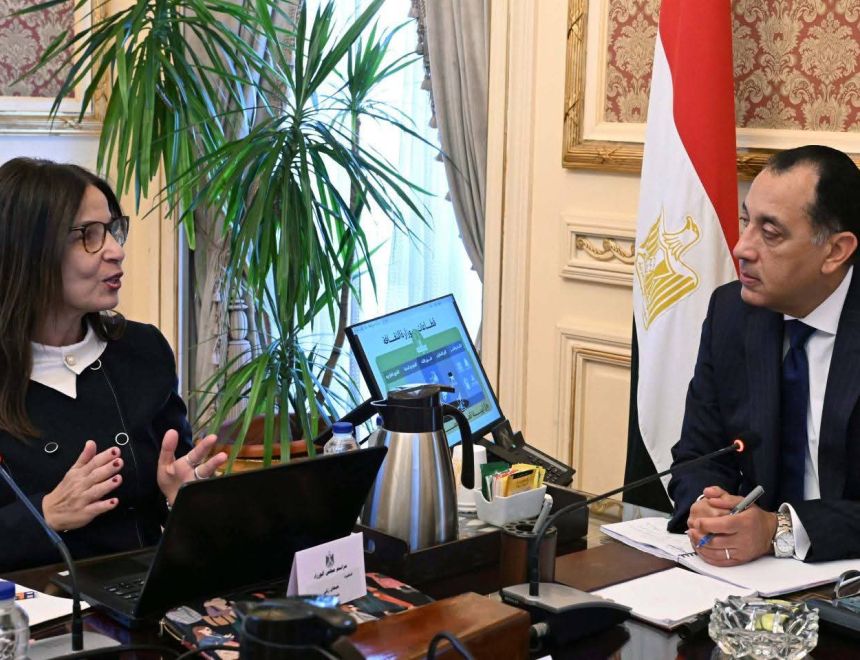رئيس الوزراء يستعرض مع وزيرة الثقافة الأهداف الاستراتيجية للوزارة ونشاطها في الفترة من فبراير وحتى أبريل 2026