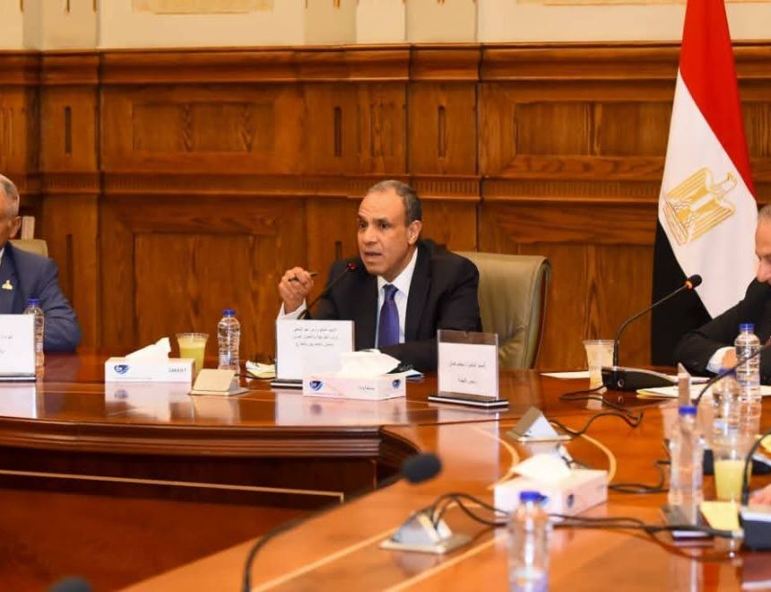 وزير الخارجية يلتقي مع لجنة العلاقات الخارجية والعربية والأفريقية بمجلس الشيوخ
