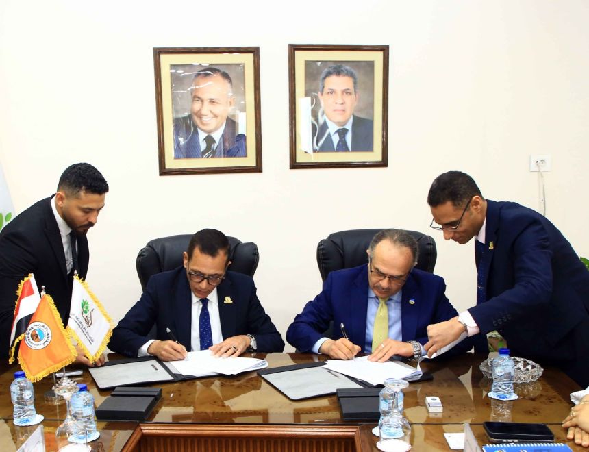 شركة &laquo;تنمية الريف المصرى الجديد&raquo;&nbsp;تتعاقد مع &laquo;المقاولون العرب&raquo;&nbsp;لتنفيذ طريق إستراتيجى جديد فى سهل المنيا الغربي