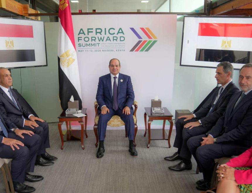 الرئيس السيسي يلتقي رئيس مجلس إدارة شركة &laquo;CMA &ndash; CGM&raquo; الفرنسية على هامش قمة &laquo;أفريقيا - فرنسا&raquo; بنيروبي