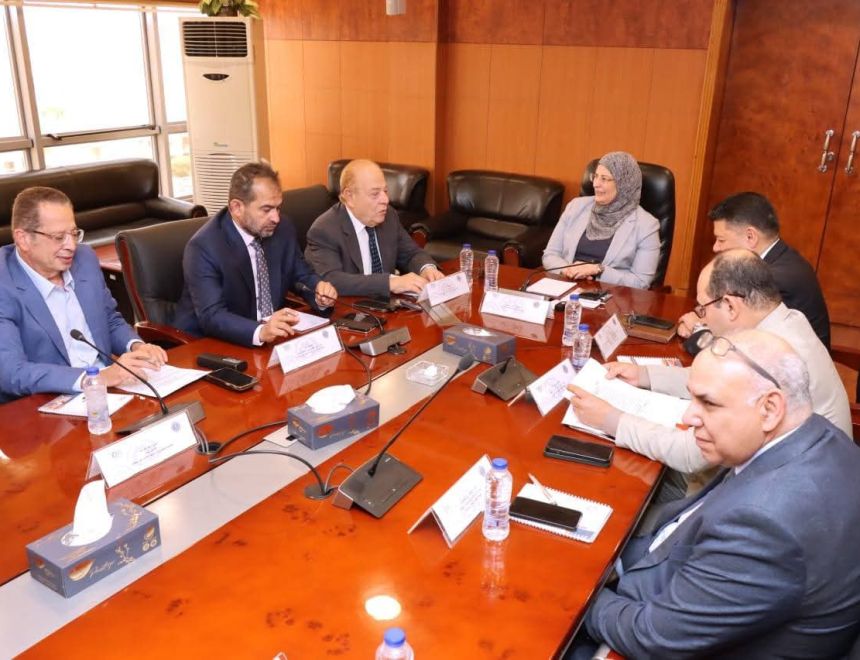 هيئة التنمية الصناعية تبحث سبل تعزيز الاستثمار الصناعي مع جمعية مستثمري العاشر من رمضان