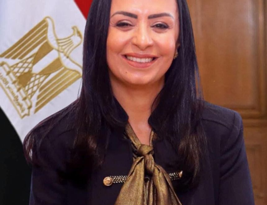 وزيرة التضامن الاجتماعي تتابع أداء حجاج الجمعيات الأهلية مناسك الحج على صعيد عرفات