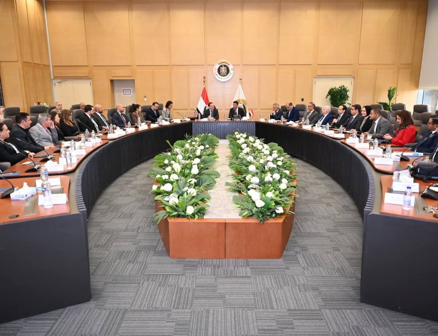 الصناعة تستضيف مائدة مستديرة للشركات البريطانية العاملة في مصر لبحث الخطط التوسعية 