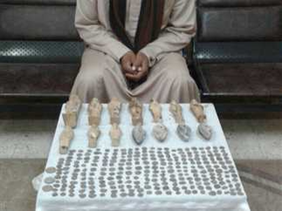 بتمثال مزيف.. القبض على مسجل خطر متهم بالنصب على تجار آثار