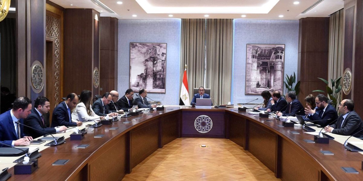 رئيس الوزراء يناقش مقترحات التوسع فى إقامة المشروعات التى تعمل بنظام المناطق الحرة الخاصة