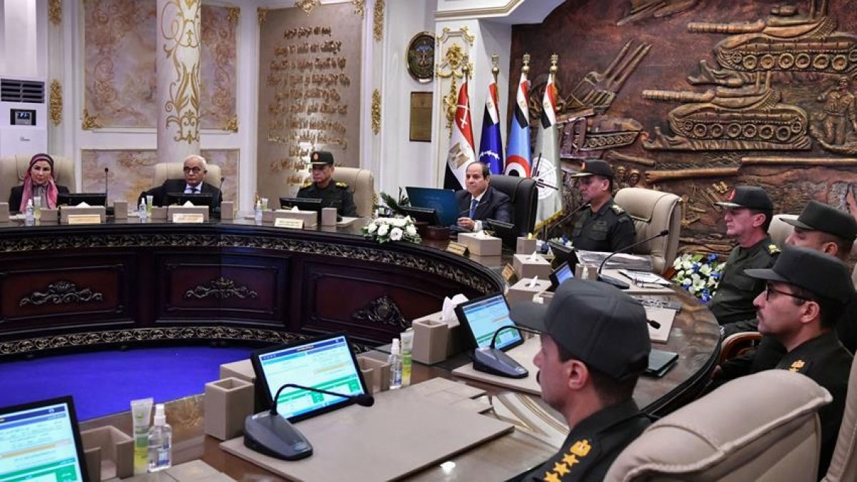 الرئيس السيسي يشهد اختبارات المتقدمين لوظائف وزارة التربية والتعليم والتعليم الفني