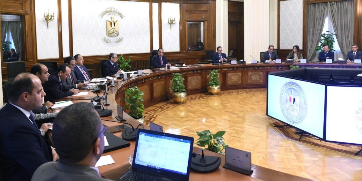 رئيس الوزراء يستكمل متابعة خطوات فض التشابكات المالية الحكومية بين  "الكهرباء" و"البترول" و"المالية"