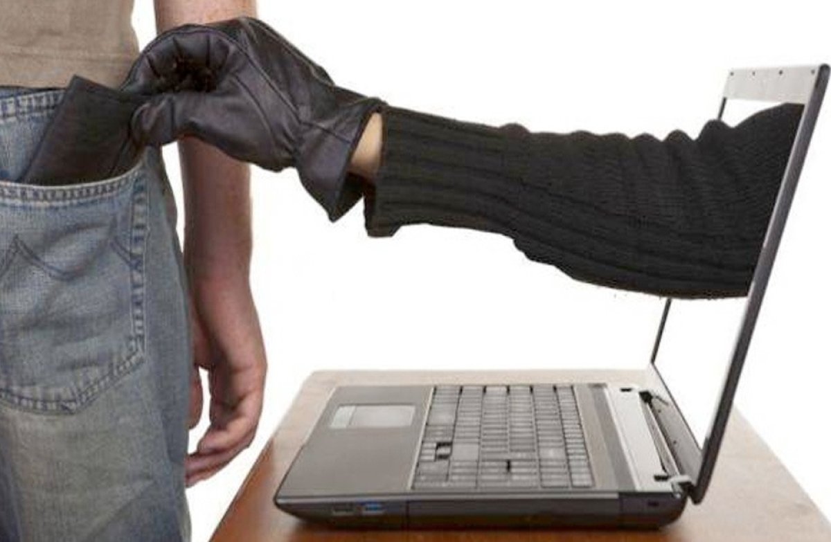 القبض على موظف خدمة عملاء لبيعه بيانات المواطنين  للاستيلاء على أموالهم 