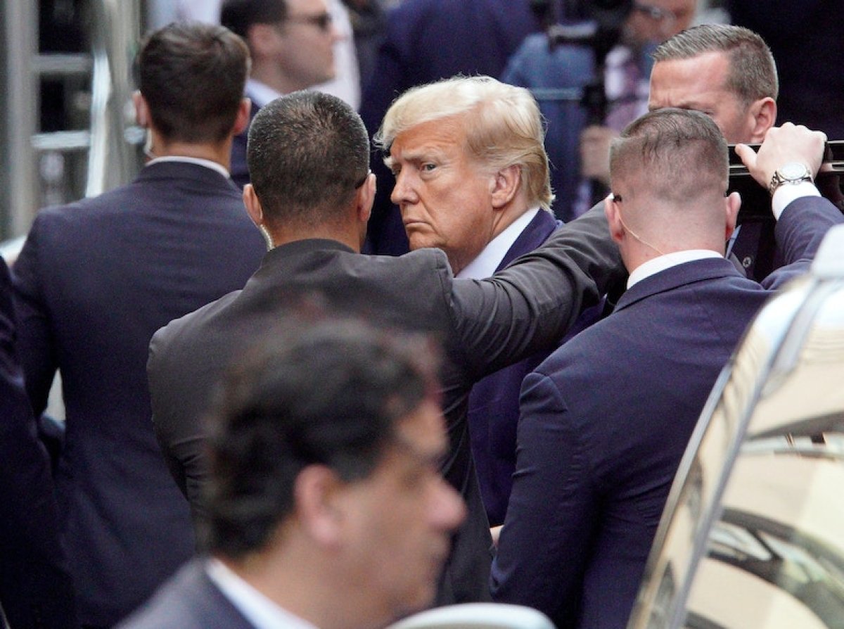 عاجل: الشرطة الأمريكية تحتجز الرئيس السابق "ترامب"