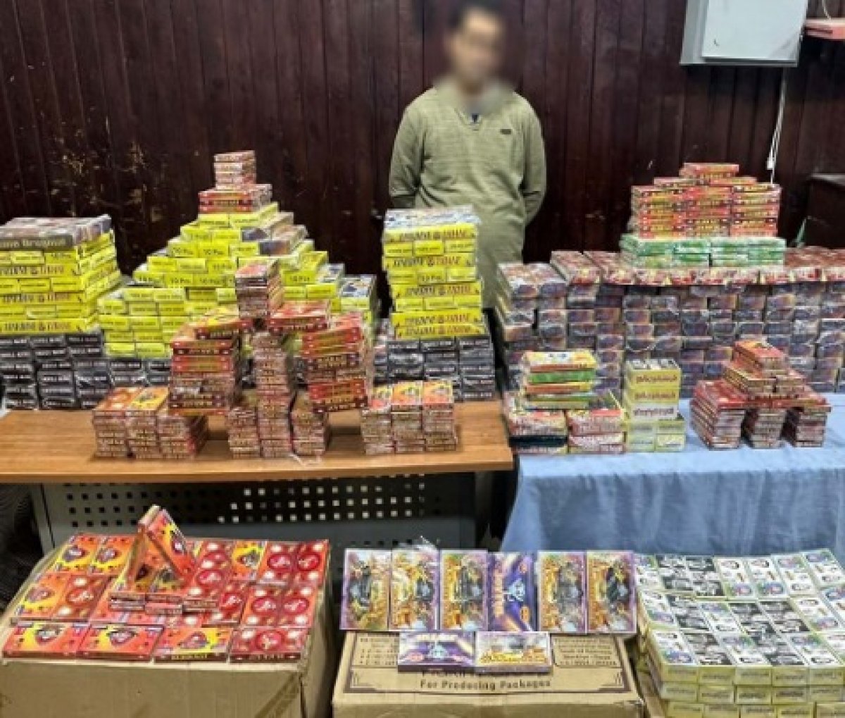 سقوط تاجر ألعاب نارية بحوزته مليون صاروخ بالأزبكية