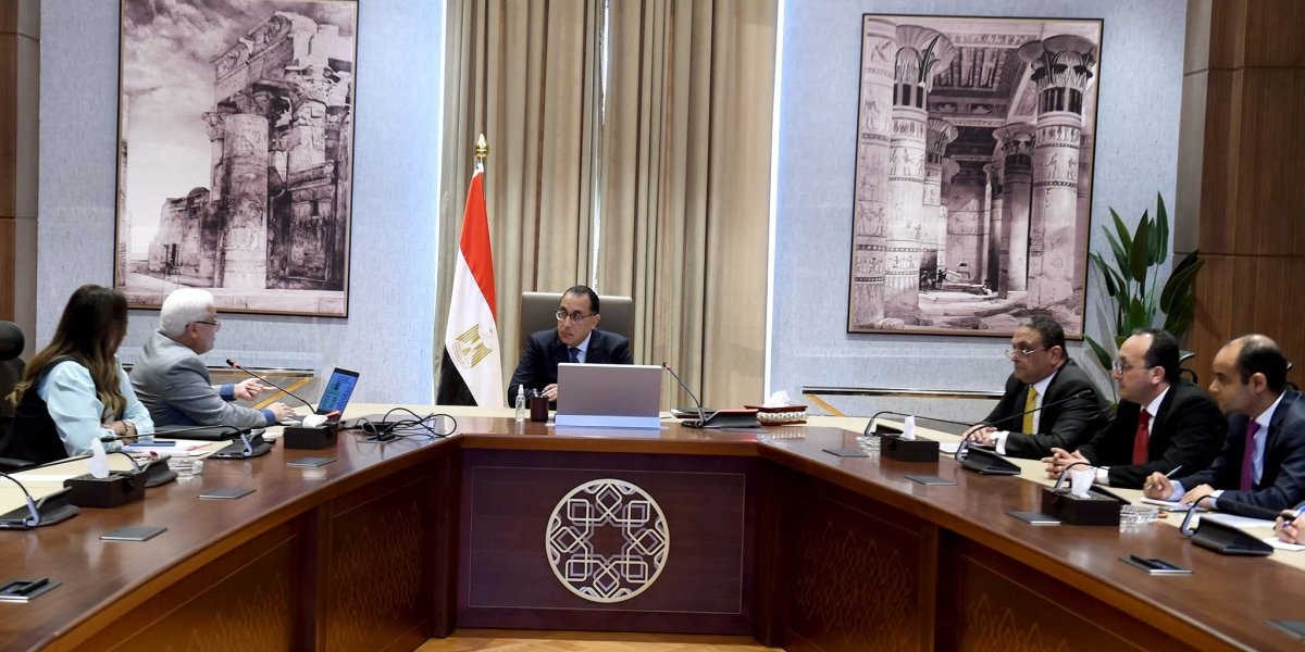 رئيس الوزراء يلتقي رئيس هيئة التأمين الاجتماعي لمتابعة عدد من ملفات العمل 