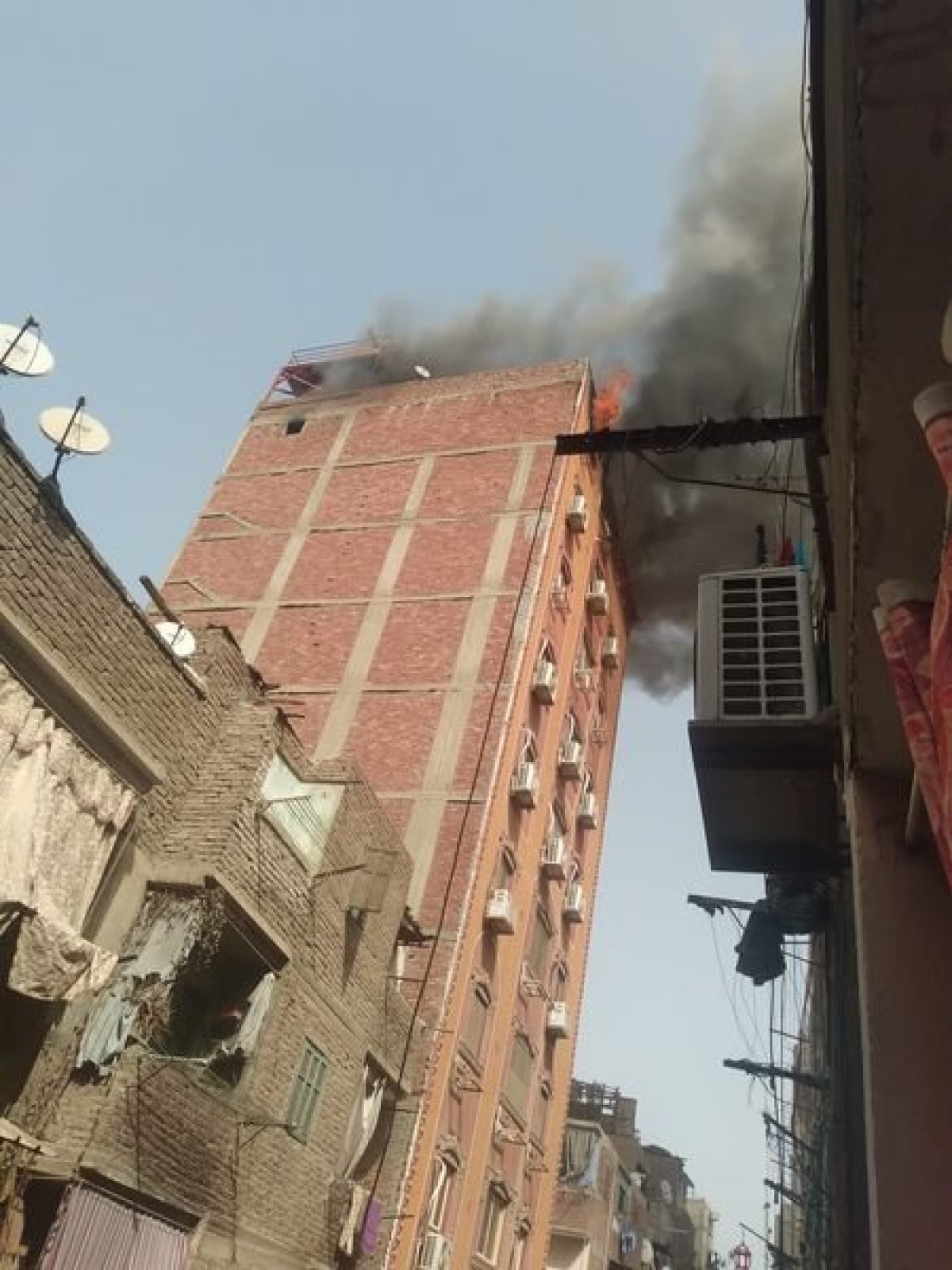 نشوب حريق هائل اندلع بكنيسة الأنبا إبرام في الزاوية الحمراء