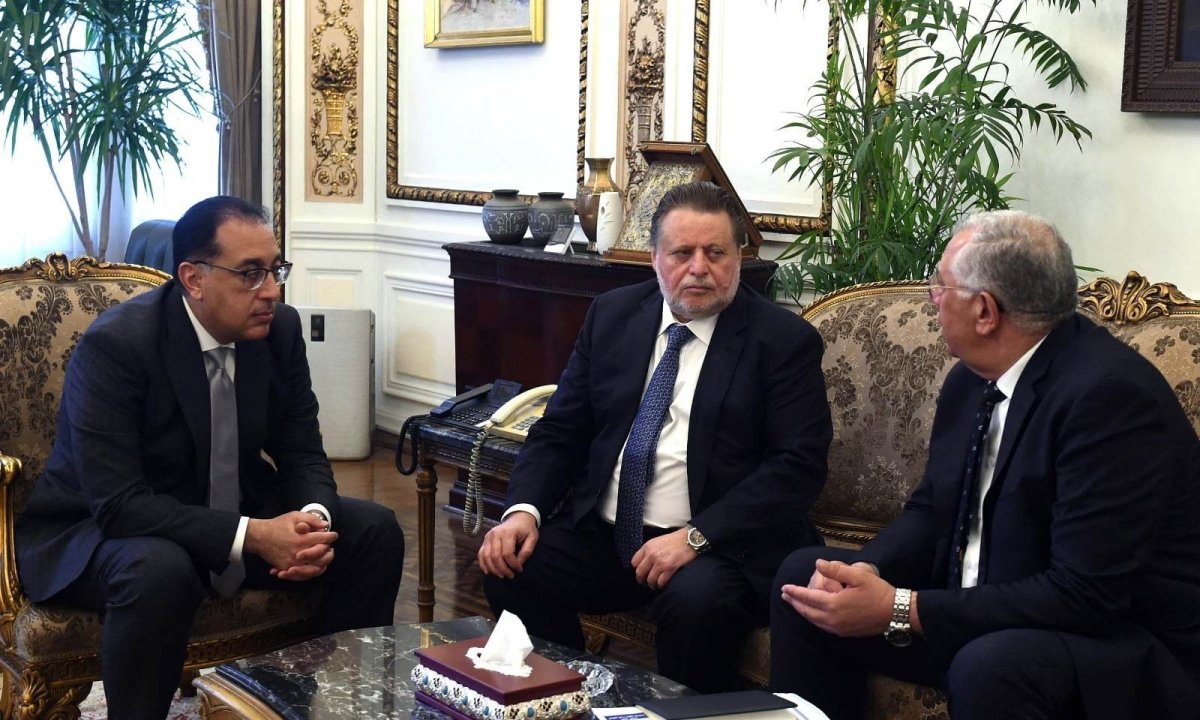 رئيس الوزراء يتابع موقف توفير احتياجات السوق المحلية من الأعلاف والذرة الصفراء وفول الصويا 