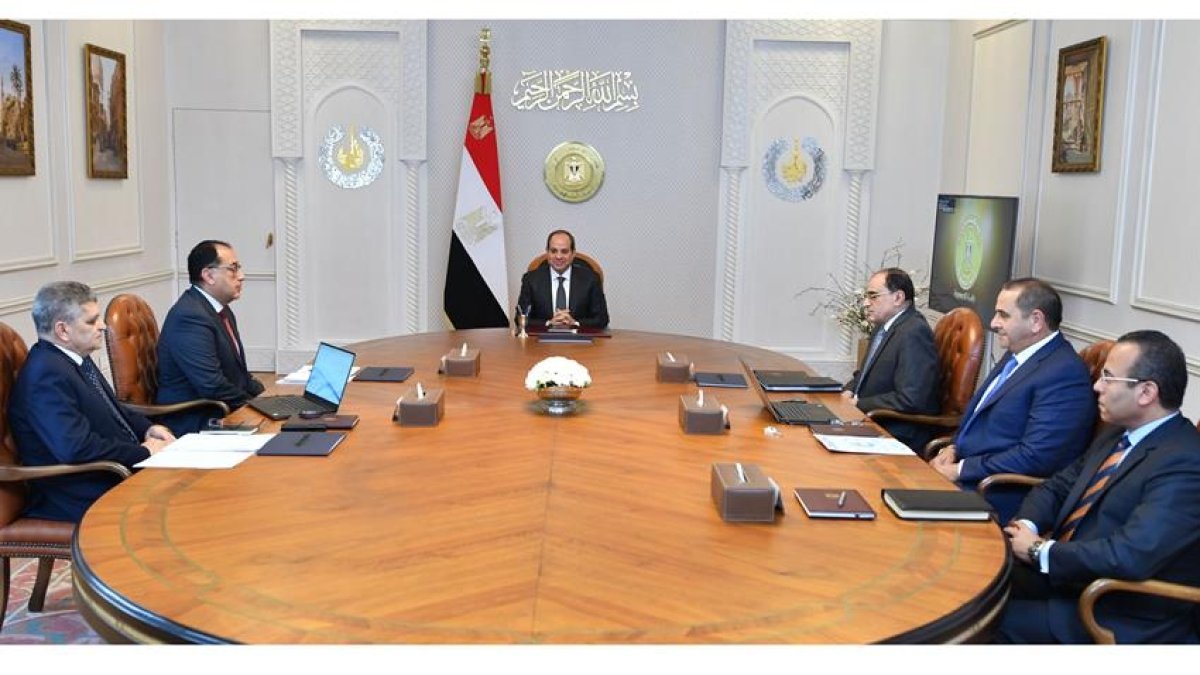 الرئيس السيسي يطلع على بيان بحركة الملاحة في قناة السويس خلال الربع الأول من العام الجاري