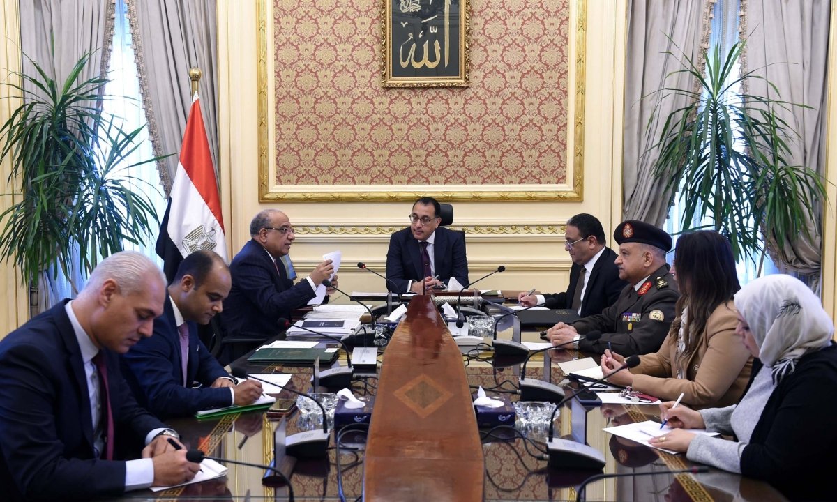 رئيس الوزراء يعقد اجتماعاً لبحث سبل استغلال احتياطات مصر من خام التنتالوم